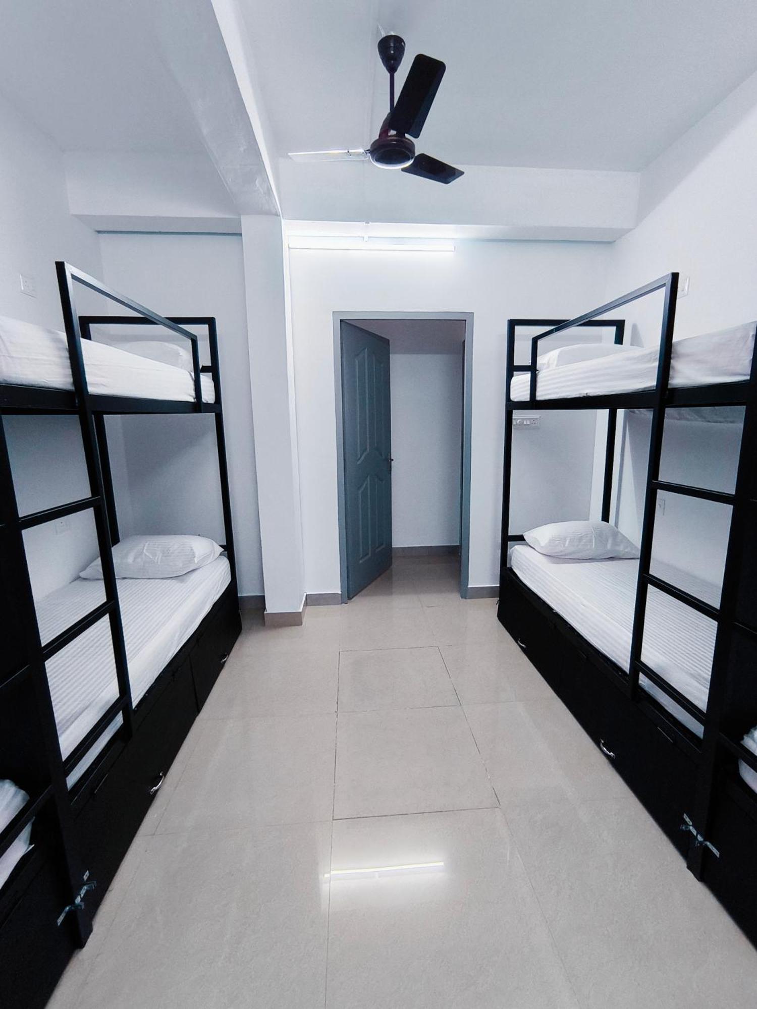 Hostel Stayzo Kochi Bagian luar foto