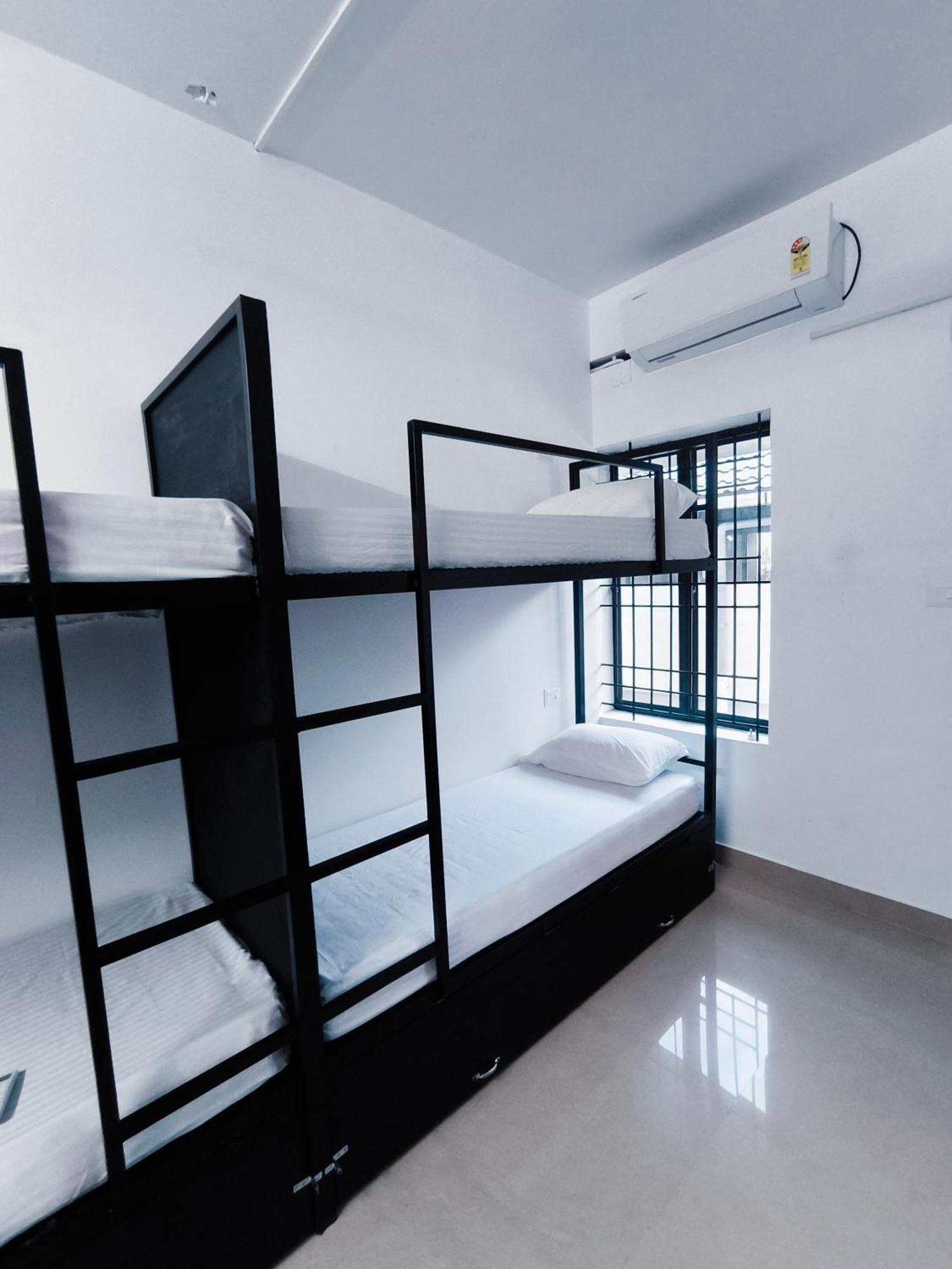 Hostel Stayzo Kochi Bagian luar foto