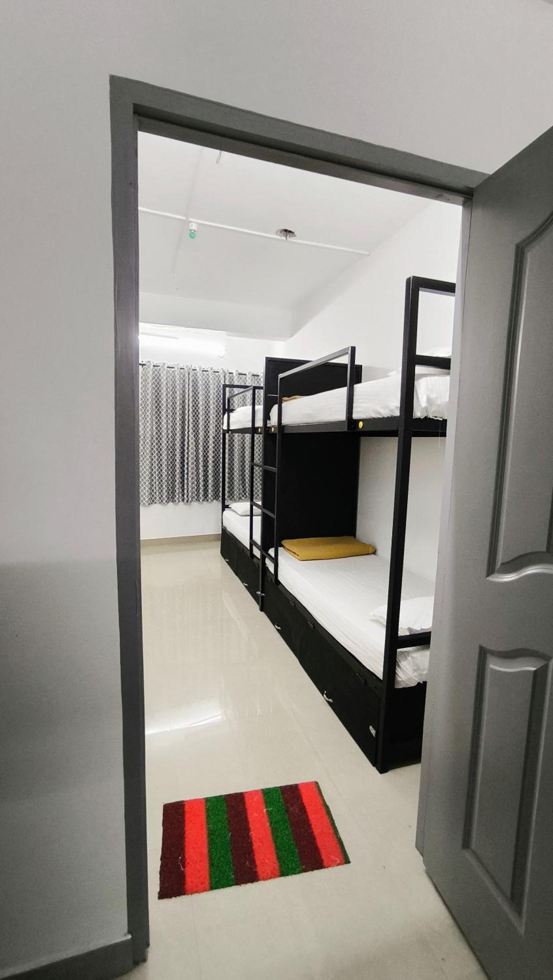 Hostel Stayzo Kochi Bagian luar foto