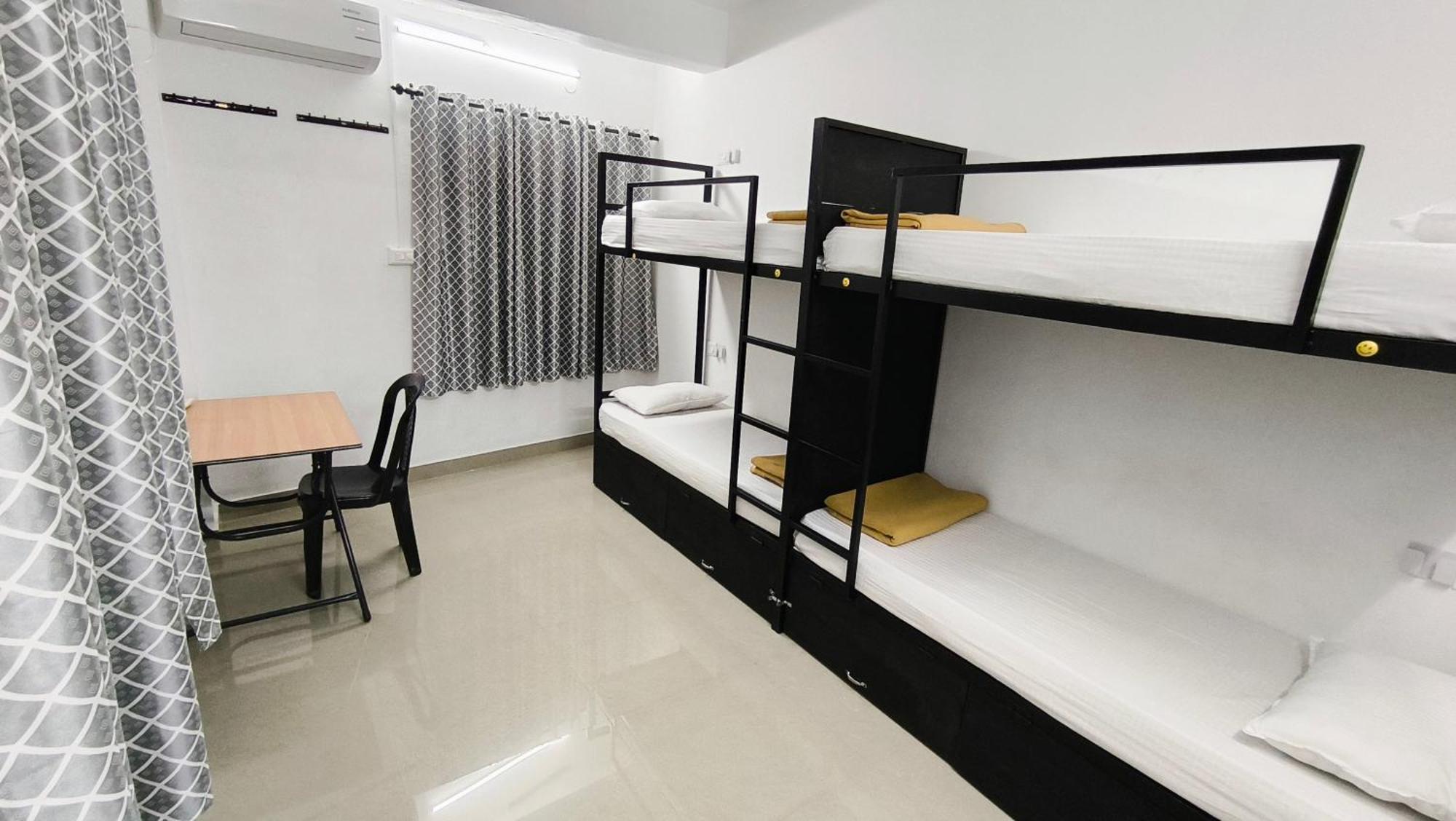 Hostel Stayzo Kochi Bagian luar foto