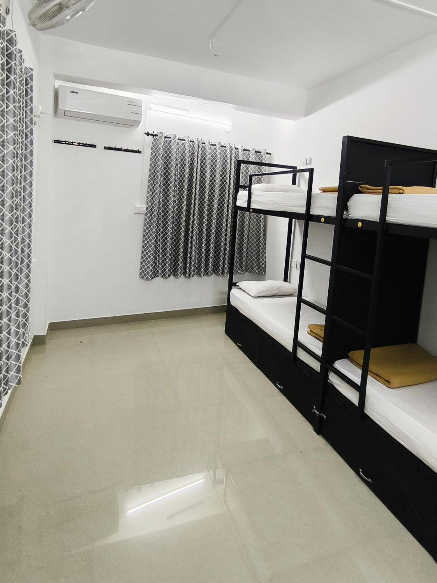 Hostel Stayzo Kochi Bagian luar foto