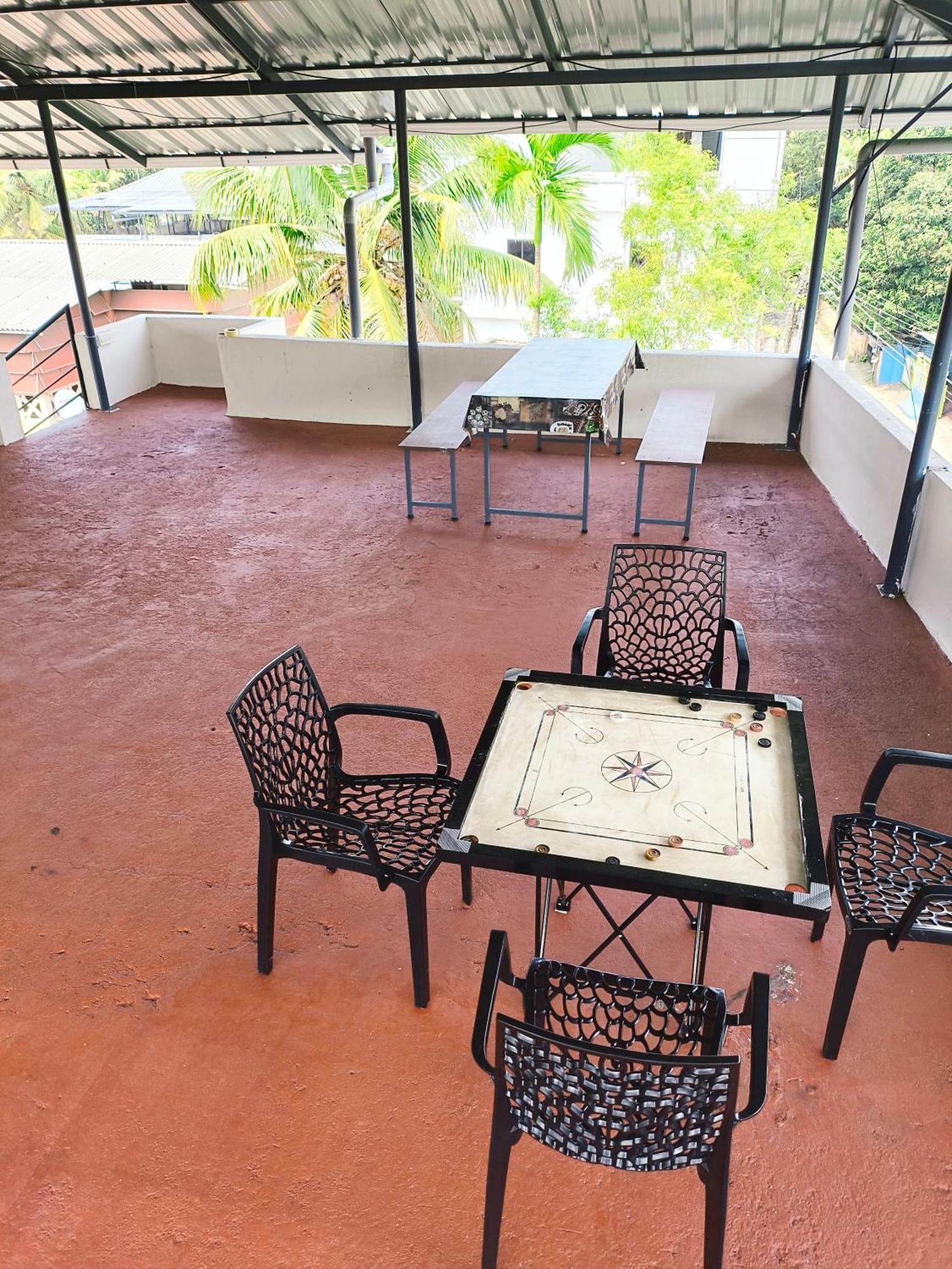 Hostel Stayzo Kochi Bagian luar foto
